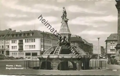 Worms - Siegfriedbrunnen - Foto-AK - Verlag Hildenbrand Göppingen