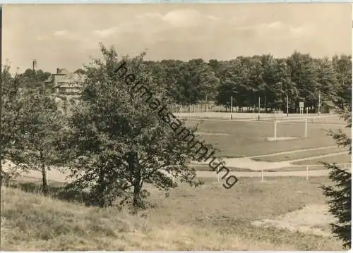 Schönberg in Mecklenburg - Jahnsportplatz - Foto-Ansichtskarte - Verlag VEB Bild und Heimat Reichenbach