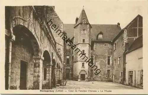 Beaugency - Cour de l ancien Chateau - Le Musee