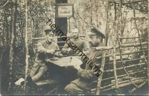 Soldaten beim Kartenspielen - Villa Gertrud