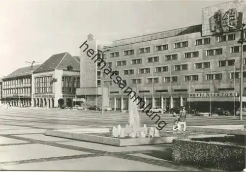 Neubrandenburg - Hotel Vier Tore am Karl-Marx-Platz - Foto-AK Grossformat - Rückseite beschrieben