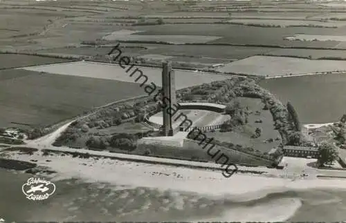 Laboe - Marine-Ehrenmal - Luftaufnahme - Foto-AK - Verlag Schöning & Co Lübeck 50er Jahre