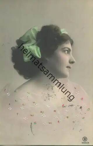 Junge Frau - Portrait - Foto-Ansichtskarte