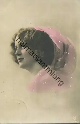 Junge Frau - Portrait - Foto-Ansichtskarte