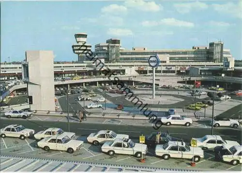 Flughafen Berlin Tegel - Innenhof - Taxi - Verlag Deutsch Schwalbach/Saar