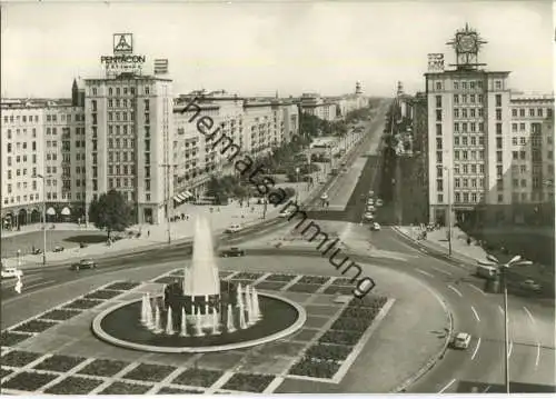 Berlin - Karl-Marx-Allee - Strausberger Platz - Foto-Ansichtskarte - Verlag Dick-Foto Erlbach