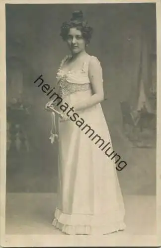 Anny Sikora - Österreichische Theaterschauspielerin