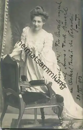 Anny Sikora - Österreichische Theaterschauspielerin