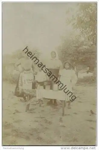 Serbien - Frauen und Kinder - Schürze M. Mosberg Bielefeld - Foto-AK ca. 1915