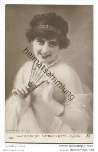 Frau in Tüll mit Fächer - coquette - Salon d' Hiver 1914 - Künstlerkarte signiert Serendat de Belzim