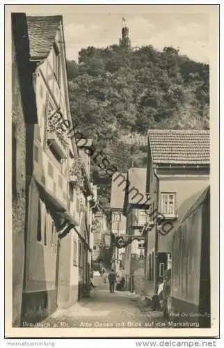 Braubach am Rhein - Alte Gasse mit Blick auf die Marksburg - Foto-AK - Verlag Chr. Schöning Lübeck
