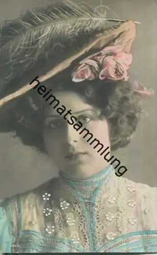 Frau mit Hut - Hutmode - handcoloriert