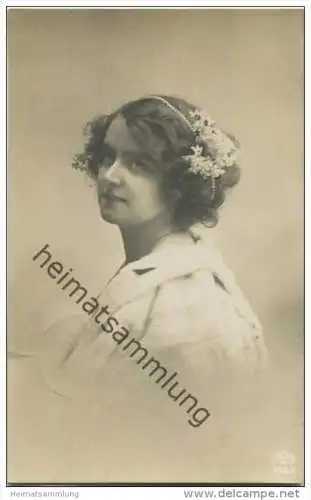 Junge Frau mit Blumen im Haar - Verlag R. &amp; K. L. (Regel &amp; Krug Leipzig) 4012/5 gel. 1910