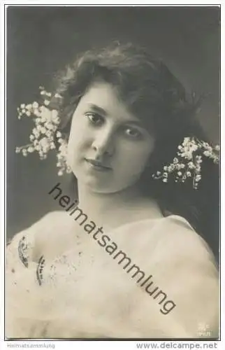 Junge Frau mit Blumen im Haar - jeune femme - Verlag KGH 1141/1 - gel. 1907