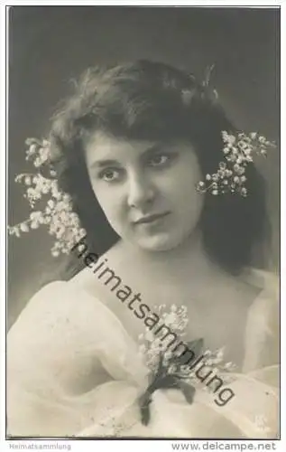 Junge Frau mit Blumen im Haar - jeune femme - Verlag KGH 1141/2 gel. 1907