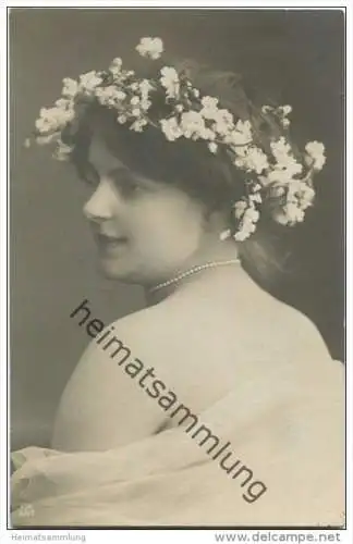 Junge Frau mit Blumen im Haar - jeune femme - Verlag EPG 2302 gel. 1905