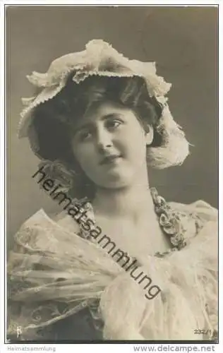 Junge Frau mit Haube - jeune femme gel. 1907