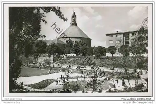 Berlin-Tempelhof - Evangelische Kirche und Planschbecken - Foto-AK 50er Jahre