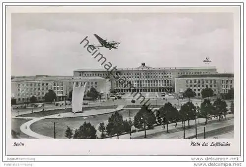 Berlin-Tempelhof - Platz der Luftbrücke - Foto-AK 1952