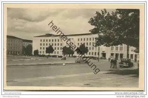 Berlin-Tempelhof - Zentralflughafen - Platz der Luftbrücke - Foto-AK 1951