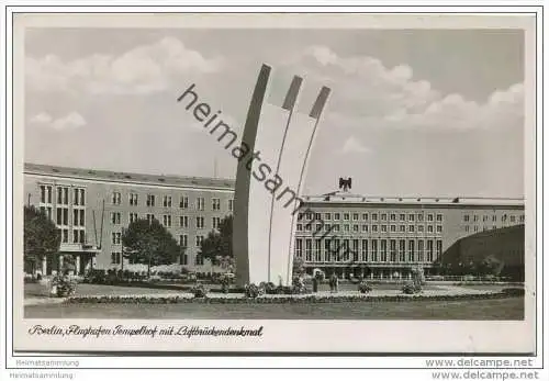 Berlin-Tempelhof - Zentralflughafen - Luftbrückendenkmal - Foto-AK 1952