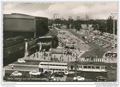 Berlin Charlottenburg - Bahnhof Zoo mit Hardenbergplatz- Foto-AK Grossformat