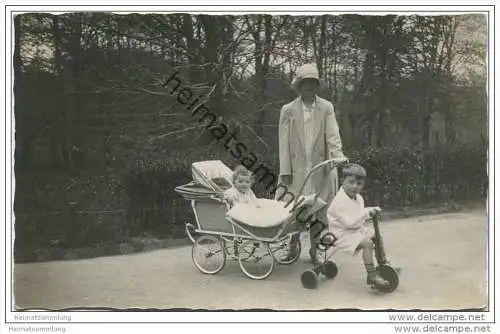 Kinder - Kinderwagen - Dreirad - Foto-AK