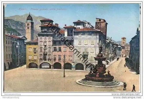 Trento - Piazza grande colla fontana
