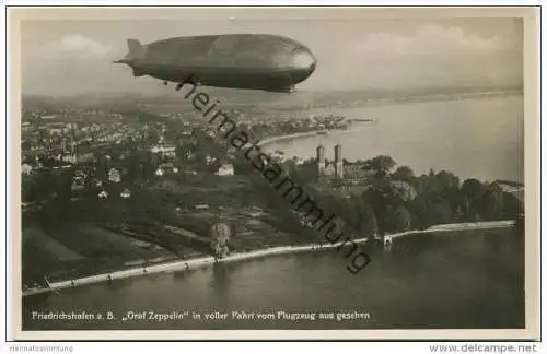 Friedrichshafen - Luftschiff Graf Zeppelin in voller Fahrt vom Flugzeug aus gesehen - Foto-AK - Verlagsanstalt A. Weber