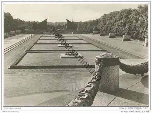 Berlin - Treptow - Sowjetisches Ehrenmal - Foto-AK Grossformat