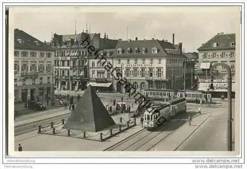 Karlsruhe - Pyramide auf dem Adolf-Hitler-Platz - Strassenbahn - Foto-AK