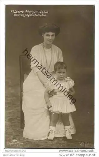 Kronprinzessin Cecilie von Preussen mit ihrem jüngsten Sohn Prinz Hubertus