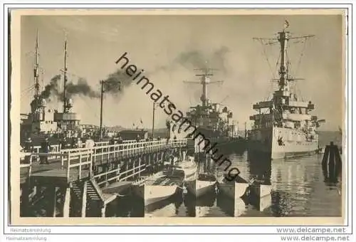 Kiel-Wik - Kriegsschiffe an der Scharnhorst-Brücke - Foto-AK 30er Jahre