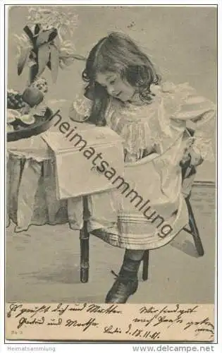 Mädchen beim Lesen einer Zeitschrift gel. 1901