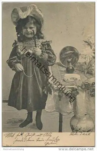 Mädchen als Dame verkleidet gel. 1901