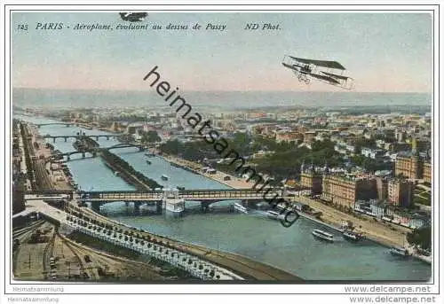 Paris - Aeroplane - evoluant au dessus de Passy