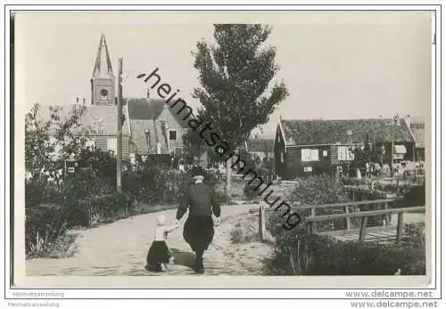 Marken - Frau mit Kind - Foto-AK