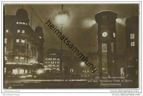 Berlin-Mitte - der neue Verkehrsturm auf dem Potsdamer Platz - Nachtaufnahme 20er Jahre