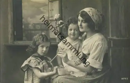Frau mit Kindern - Seifenblasen - Feldpost gel. 1915