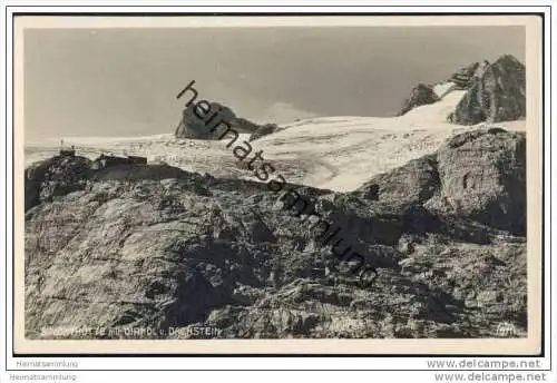 Simonyhütte mit Dirndl und Dachstein - Foto-AK 30er Jahre