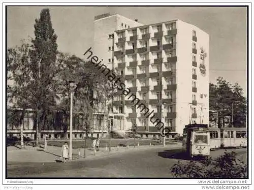 Rostock - Bahnhofsvorplatz mit HO-Bahnhofshotel - Strassenbahn - Foto-AK Grossformat 1962