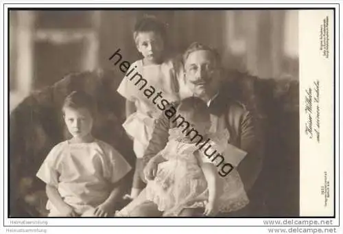 Kaiser Wilhelm mit seinen Enkeln