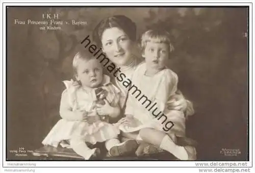 I.K.H. Frau Prinzessin Franz von Bayern mit Kindern