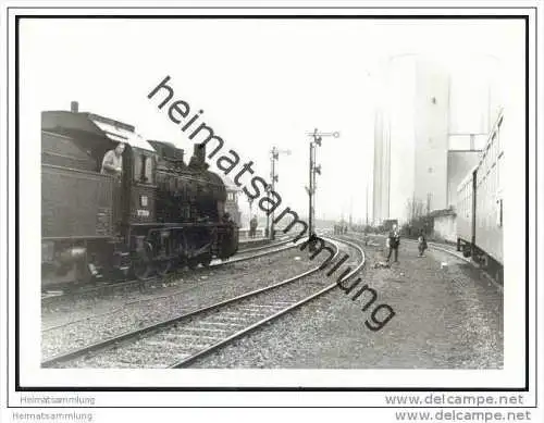 BR50 Lokomotive im Bahnhof Warburg auf dem Weg nach Kassel 1969 - Foto 7,5cm x 10,5cm