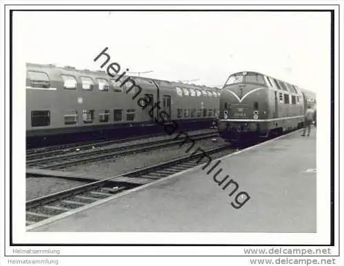 221 117-5 Lokomotive in Puttgarden 1969 - Foto 7,5cm x 10,5cm