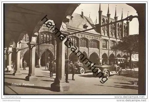 Lübeck - Rathaus - Autos - Foto-AK 20er Jahre