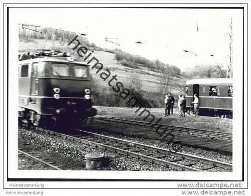 Am Bahnhof Oberrieden 1969 - Hessen - Foto 7,5cm x 10,5cm