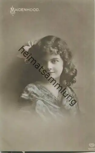 Mädchenportrait - Published by E. A. Schwertfeger & Co. London EAS