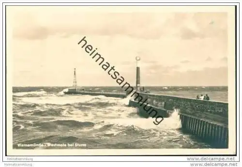 Warnemünde - Westmole bei Sturm - Foto-AK