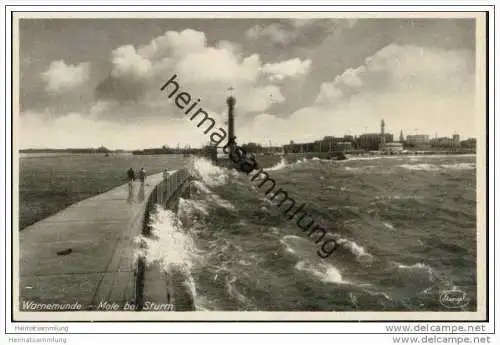 Warnemünde - Mole bei Sturm